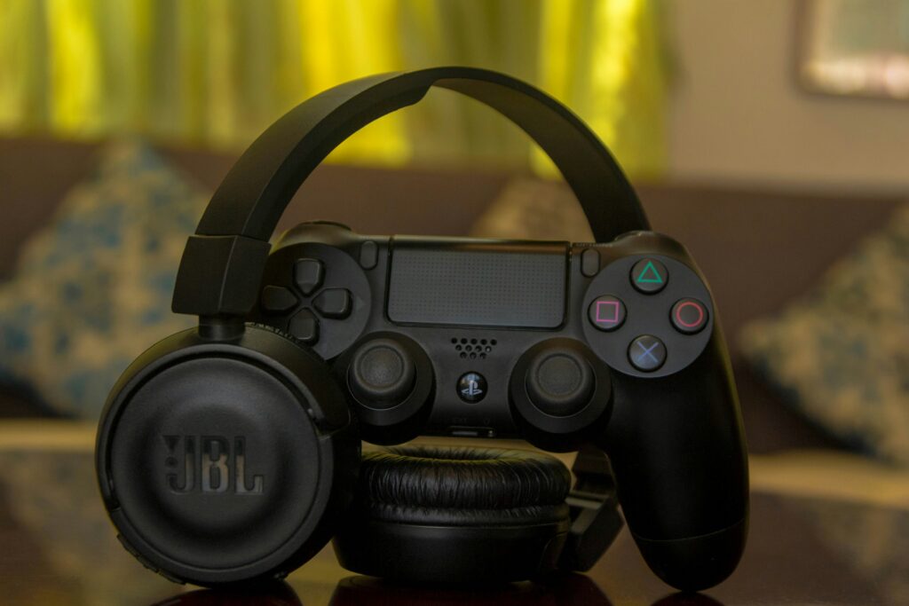 do you need ps plus to play online showing a PlayStation 5 controller next to PS Plus logo representing which games need PS Plus for online play and which free to play games like Fortnite Warzone and Apex do not require a subscription